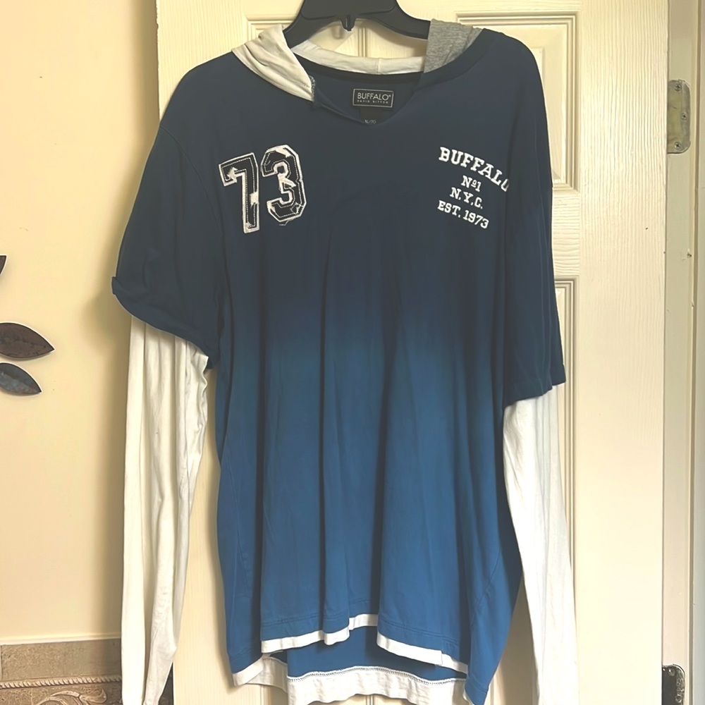 Mens casual long sleeve t-shirt.
